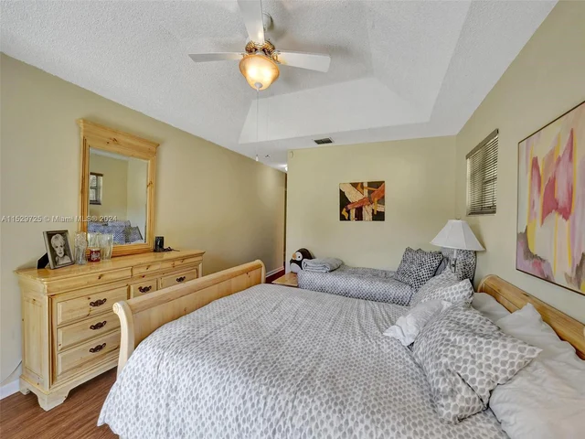 9250 Oak Grove Cir, Davie FL 33328