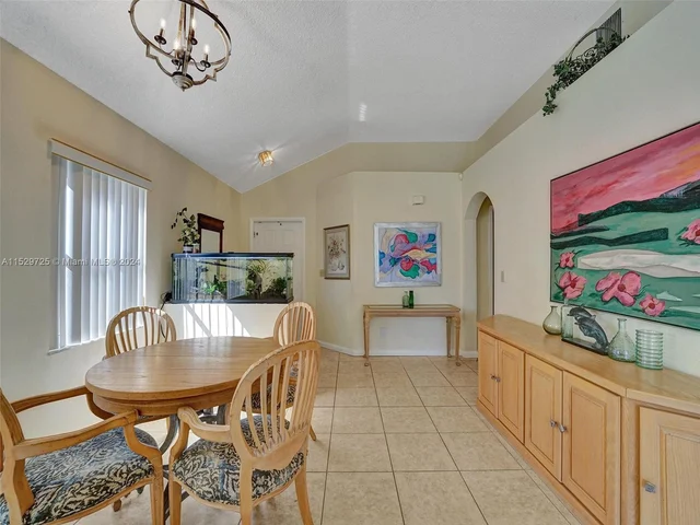 9250 Oak Grove Cir, Davie FL 33328