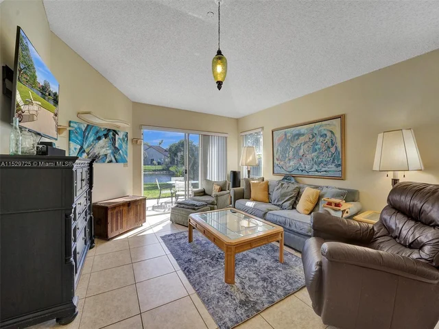 9250 Oak Grove Cir, Davie FL 33328