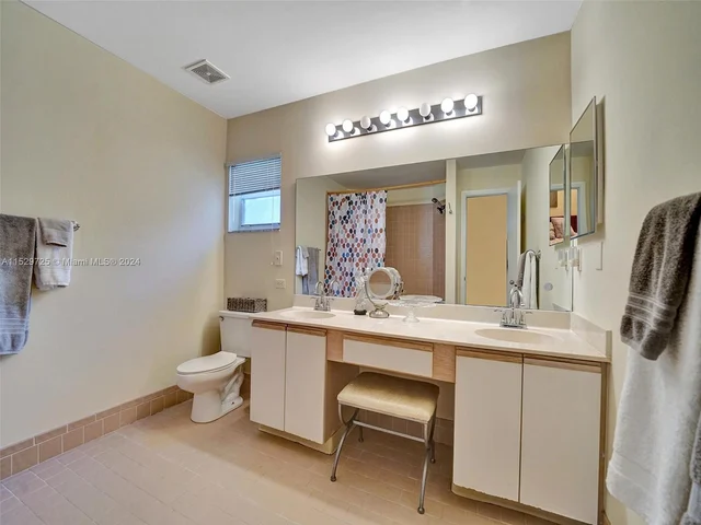 9250 Oak Grove Cir, Davie FL 33328