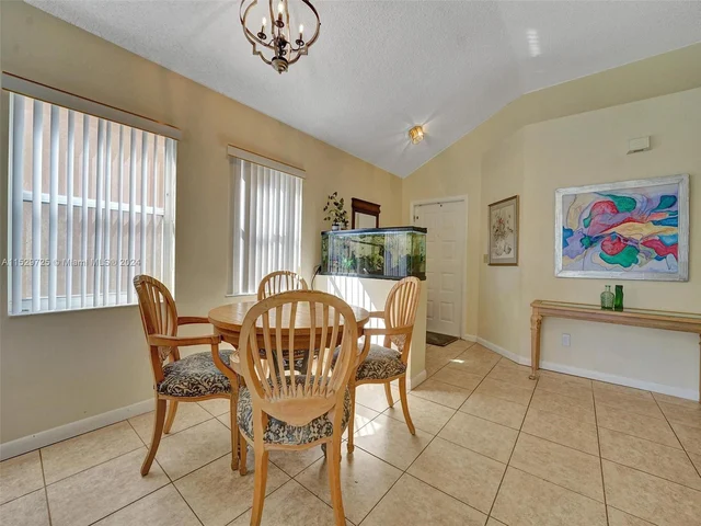9250 Oak Grove Cir, Davie FL 33328