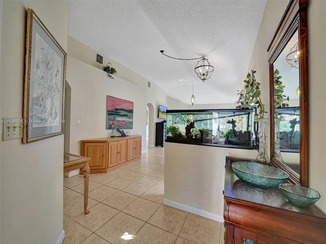 9250 Oak Grove Cir, Davie FL 33328