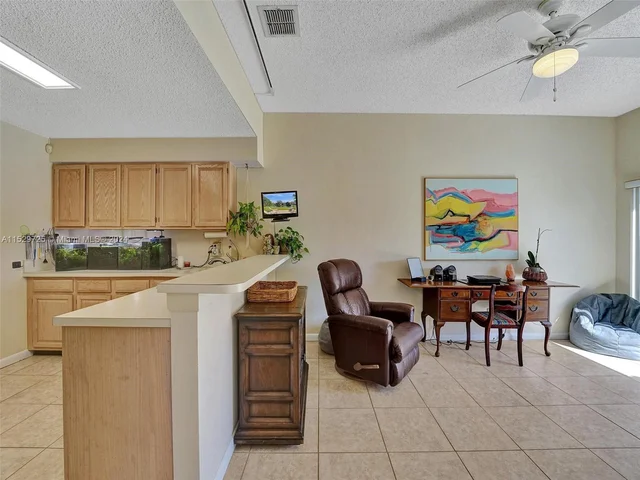 9250 Oak Grove Cir, Davie FL 33328