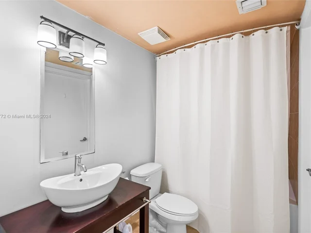 350 S Miami Ave # 2210, Miami FL 33130