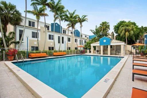 6880 SW 44th St # 208, Miami FL 33155