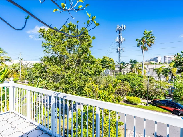 698 Fernwood Rd # B, Key Biscayne FL 33149