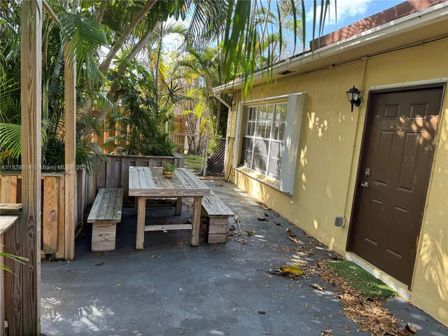 406 SE 11th Ct # B, Fort Lauderdale FL 33316