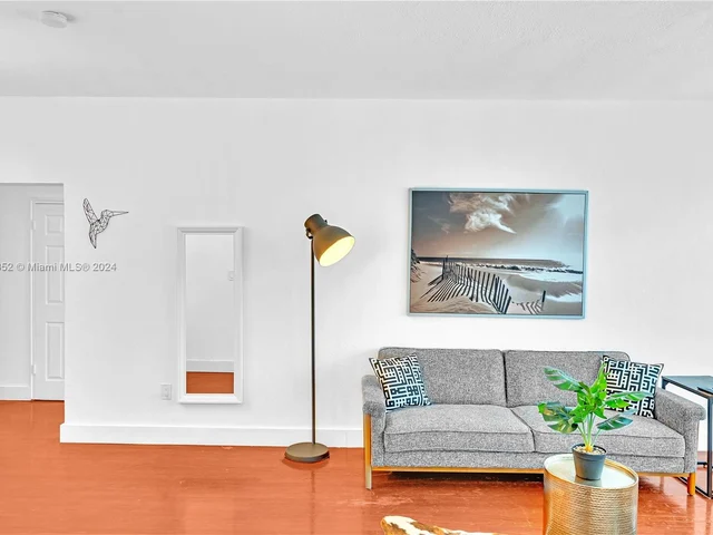 3920 Garden Ave # 16, Miami Beach FL 33140