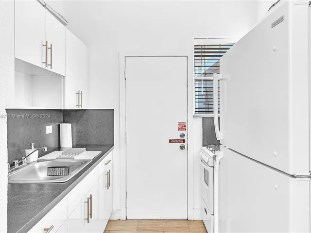 3920 Garden Ave # 16, Miami Beach FL 33140