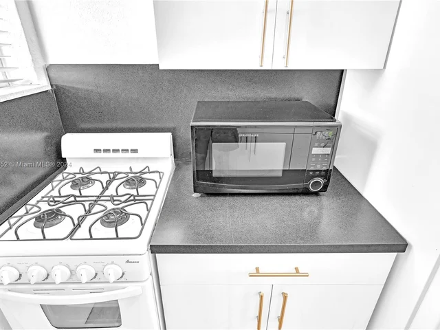 3920 Garden Ave # 16, Miami Beach FL 33140