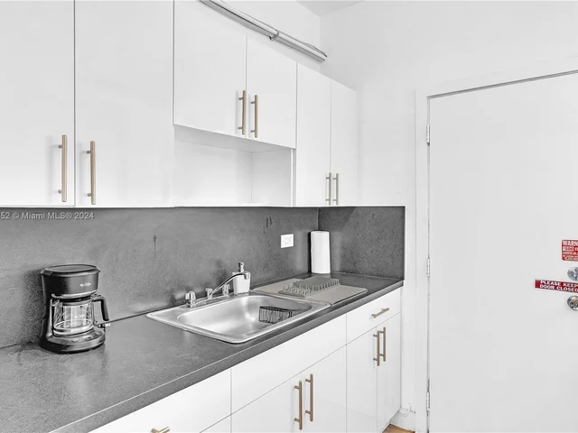 3920 Garden Ave # 16, Miami Beach FL 33140