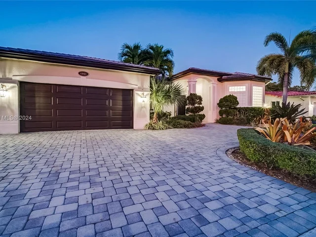 6951 Loch Ness Dr, Miami Lakes FL 33014