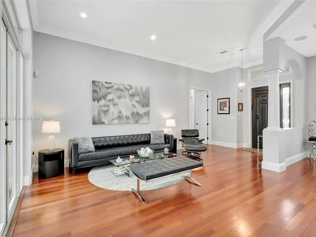 6951 Loch Ness Dr, Miami Lakes FL 33014