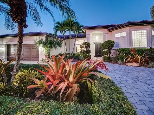 6951 Loch Ness Dr, Miami Lakes FL 33014