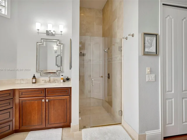 6951 Loch Ness Dr, Miami Lakes FL 33014