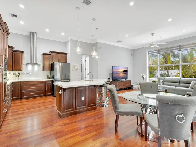 6951 Loch Ness Dr, Miami Lakes FL 33014