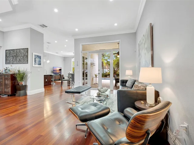 6951 Loch Ness Dr, Miami Lakes FL 33014