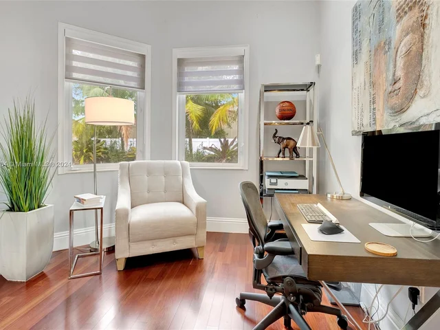 6951 Loch Ness Dr, Miami Lakes FL 33014