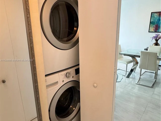 335 S Biscayne Blvd # 2900, Miami FL 33131