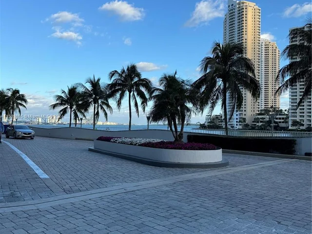 335 S Biscayne Blvd # 2900, Miami FL 33131