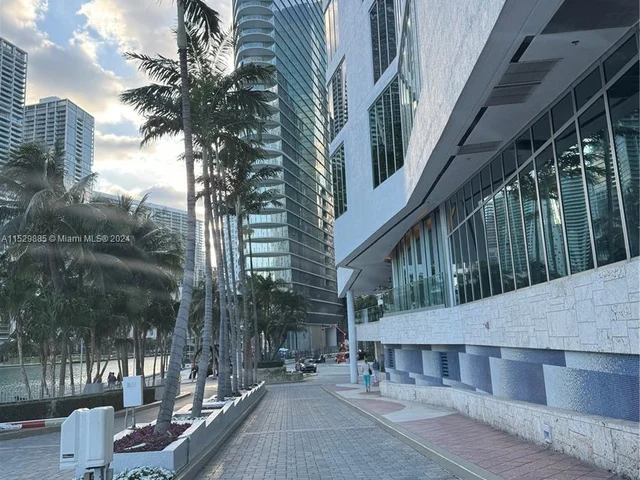 335 S Biscayne Blvd # 2900, Miami FL 33131