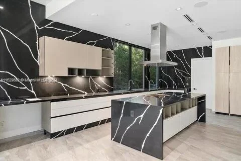 521 Holiday Dr, Hallandale Beach FL 33009