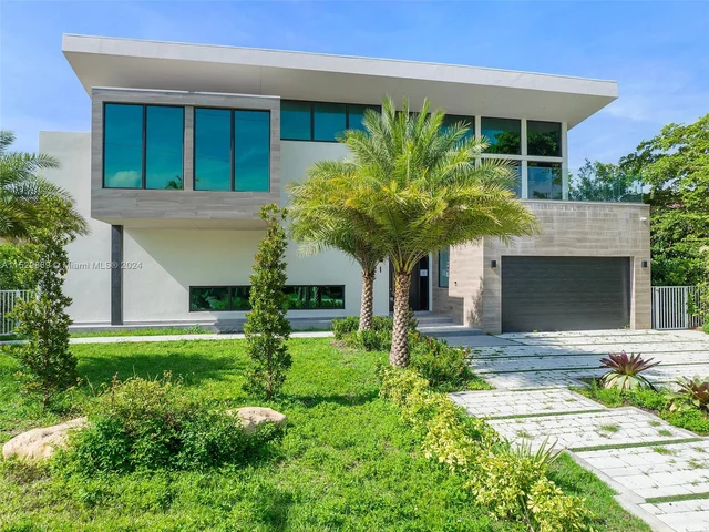 521 Holiday Dr, Hallandale Beach FL 33009