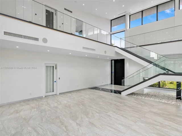 521 Holiday Dr, Hallandale Beach FL 33009