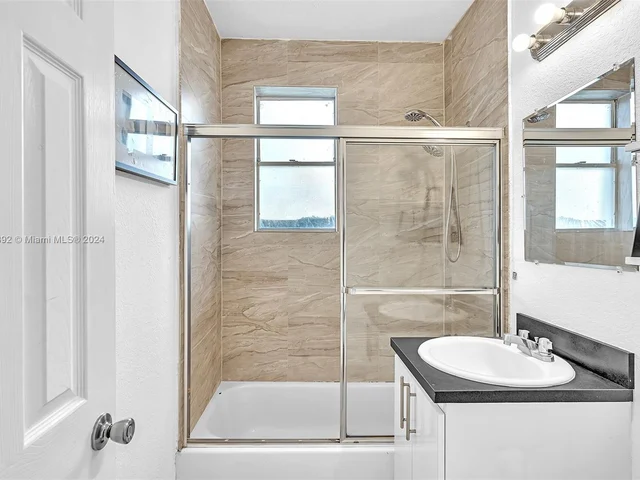 3920 Garden Ave # 14, Miami Beach FL 33140