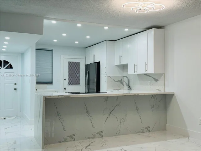 18601 NE 14th Ave # 111, Miami FL 33179