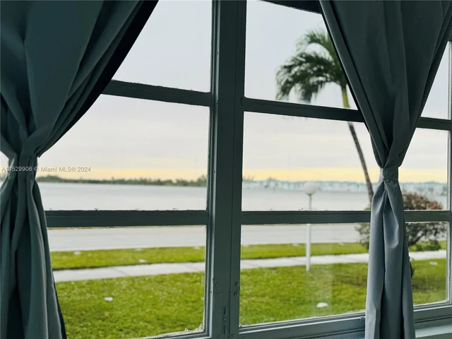 18601 NE 14th Ave # 111, Miami FL 33179