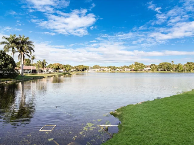 6411 NW 50th St, Coral Springs FL 33067