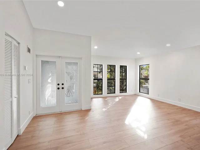 6411 NW 50th St, Coral Springs FL 33067