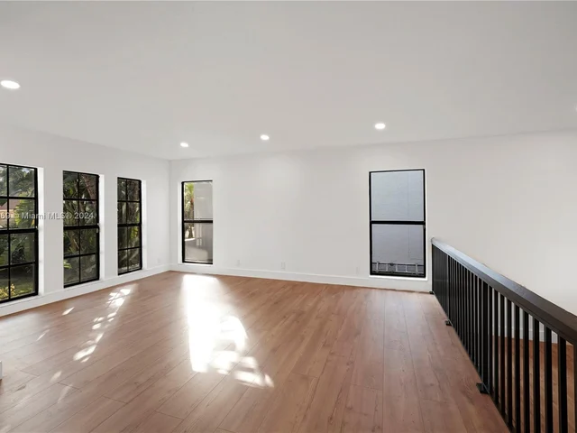 6411 NW 50th St, Coral Springs FL 33067