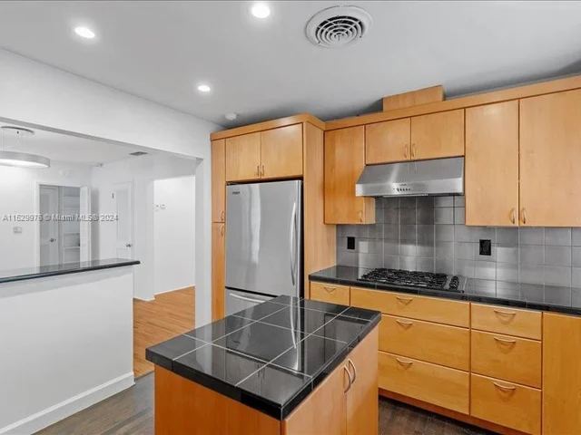 535 ALMERIA AVENUE # 1, Coral Gables FL 33134