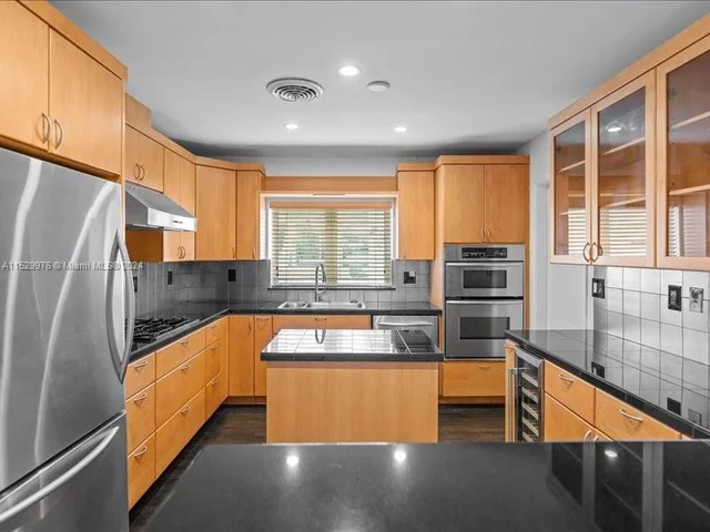 535 ALMERIA AVENUE # 1, Coral Gables FL 33134