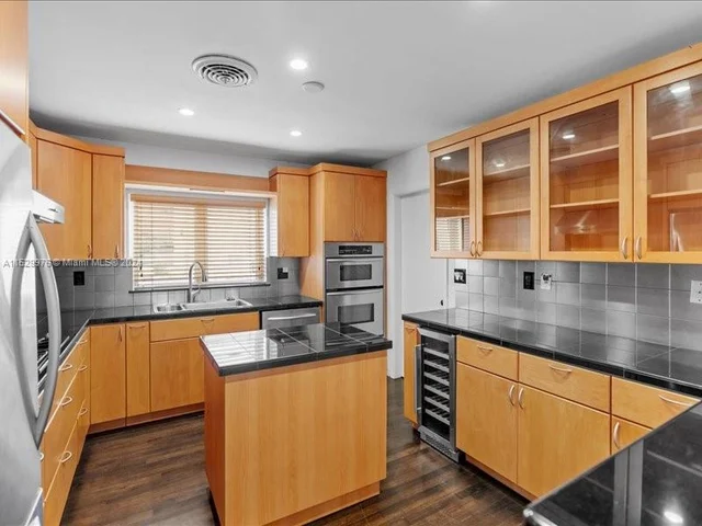 535 ALMERIA AVENUE # 1, Coral Gables FL 33134