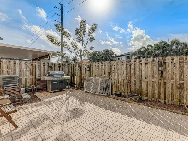 1014 NE 41st Pl, Homestead FL 33033