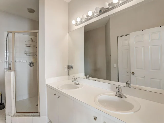 1014 NE 41st Pl, Homestead FL 33033