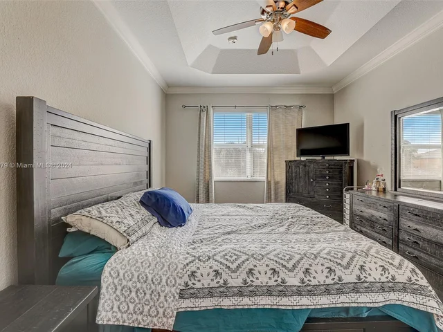 1014 NE 41st Pl, Homestead FL 33033