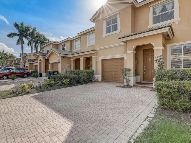 1014 NE 41st Pl, Homestead FL 33033