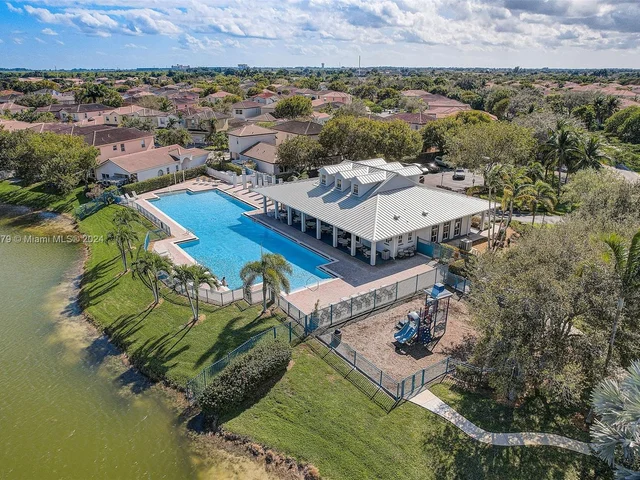 1014 NE 41st Pl, Homestead FL 33033