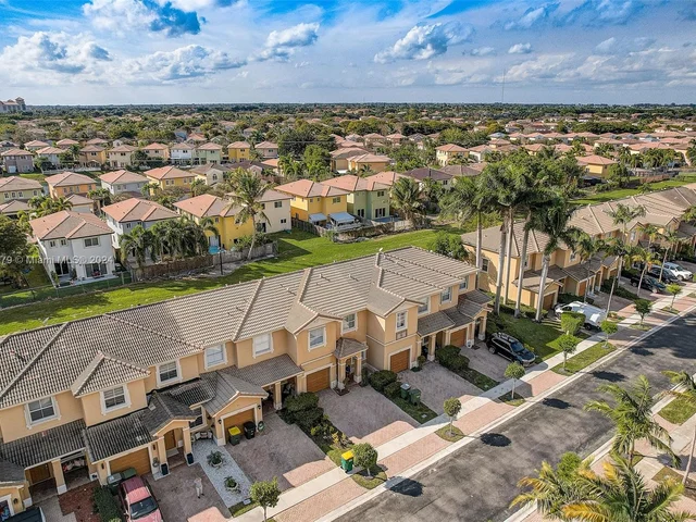 1014 NE 41st Pl, Homestead FL 33033