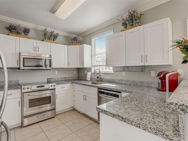 1014 NE 41st Pl, Homestead FL 33033