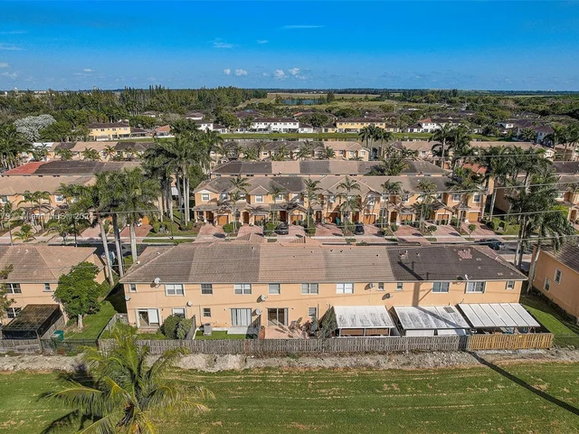 1014 NE 41st Pl, Homestead FL 33033