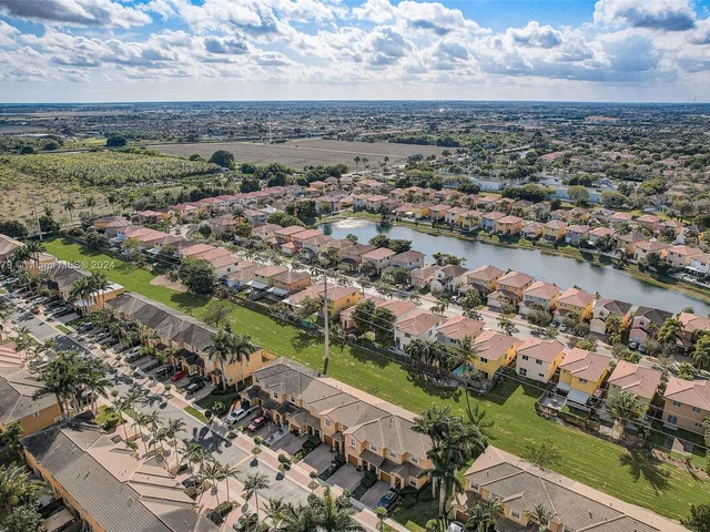 1014 NE 41st Pl, Homestead FL 33033