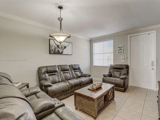 1014 NE 41st Pl, Homestead FL 33033