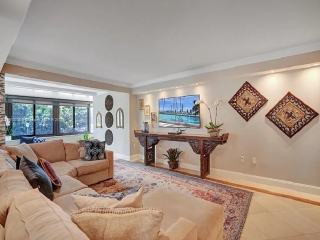 2333 Brickell Ave # 206, Miami FL 33129