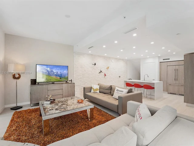 455 NE 39 # 308, Miami FL 33137