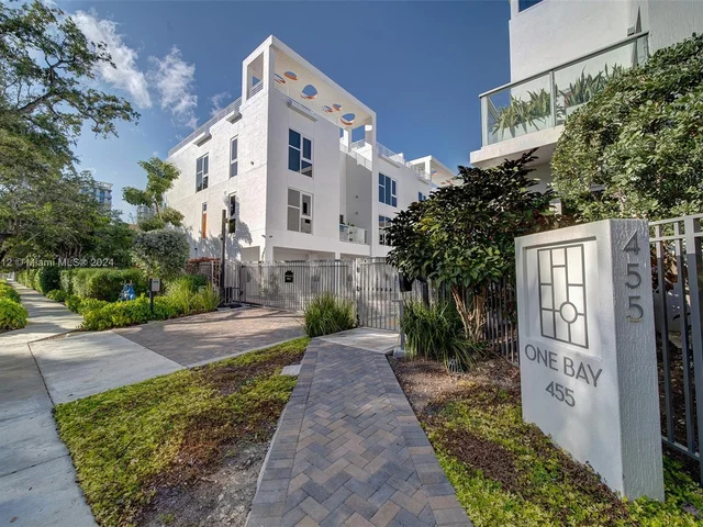 455 NE 39 # 308, Miami FL 33137